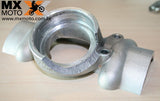 Protetor da Flange do Escape do Cilindro Para KTM 2T TBi 250/300 XC/SX 2023-2024 / EXC 250/300 2024 - Husqvarna 2T TBi TX300 2023-2024 - TE 250/300 2024 - Gas Gas 2T TBi EX MC EC 250/300 2024 - (Esta peça Substitui a peça OEM : A44037994044C1)
