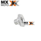 Bucha Sextavada Inferior que Segura o Banco Original KTM SX 85 2003 a 2024 - SXF/XCF/EXCF/EXC/XCW 125 a 530 2003 a 2016 - Husaberg TE 125/250/300 2011 e 2012 - Husqvarna TC 85 14 a 24 - GAS GAS  MC 85 21 a 24 - 54807048000