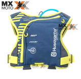 ( No Pix R$ 699,00 ) Mochila de Hidratação Original Husqvarna Team Erzberg 1 Litro Modelo 2024 (Azul e Amarela) - 3HS240036200