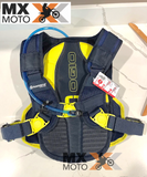 ( No Pix R$ 1299,00 ) Mochila de Hidratação Original Husqvarna Baja 2 Litros modelo 2024 ( azul e amarela ) - 3HS240036300