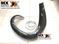 Protetor de Curva Carbono / Fibra Marca Kicarbono KTM 2T EXC 250/300 2024 a 2025 - SX/XC 250/300 23 a 25 - Husqvarna 250/300 TE/TPi 24 e 25 - TX 23 a 25 - Gas Gas EC/EX 250/300 2T 24 e 25