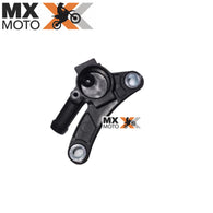 Suporte Parte de Cima ( lado Direito ) do Bico Injetor De Combustível Original para Motos 2T Injetadas KTM 2T 250/300 2019 a 2023 - Husqvarna 2T 250/300 2018 a 2023 - Gas Gas 2T 250/300 2021 em diante - 55541014000