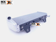 Radiador Lado Esquerdo Original KTM 2T EXC 250/300, 4T EXCF 20/23, 4T SXF/XCF/SX 19/22 - Husq. 2T TE250/300 - 4T FE250/501 20/23 * FC 250/450, TC 125/250, TX 300 19/22 - Gas Gas 2T EC/EX * 4T EC250F/350F, EX/MC250F/450F 21/23 - 50535007100