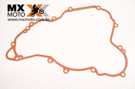 Junta Grande da Tampa da Embreagem Original KTM 250 EXCF/XCFW 14 a 16 - 350 EXCF/XCFW 12 a 16 - 350 SXF/XCF 11 e 12 - Husqvarna FE 250/350 14 a 16 - Husaberg FE 350 2013 - 77230025000