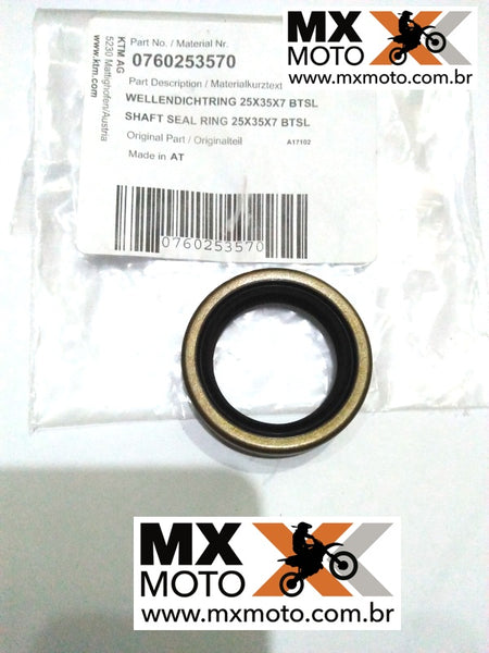 Retentor Virabrequim ( lado esquerdo ) Original KTM 2T 97 a 22 - Husqvarna 14/22 - Husaberg 2T 250/300 12 a 14 - Gas Gas 2T 250/300 2021 em diante - 0760253570 (retentor menor) - 25x35x7