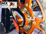 Conjunto de Tampas de Proteção do Rolamento da Roda Traseira Original Laranja KTM / HUSABERG /  HUSQVARNA - 79610915000EB