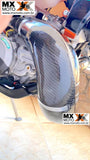 Protetor de Curva Carbono / Fibra Marca Kicarbono KTM 2T EXC 250/300 2020 a 2023 / Husqvarna 250/300 TE/TPi 20 a 23 - Gas Gas 250/300 2T 21  e 23
