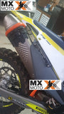 Alça Lateral Traseira / Desatolador Corona em Aluminio para KTM EXC/EXCF 250 - 300 - 350 - 450 - 2020 a 2023 - Husqvarna TE / FE / TP - 20 a 23 - Gas Gas Enduro 21 a 23