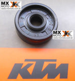 Retentor Da Bomba DAGUA Original KTM 250/300 2 Tempos - 1994 a 2024 2T - Husqvarna 14 a 24 - GAS GAS 2021  a 2024 ( 8X24X7 ) - 0760082472