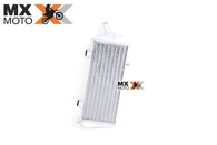 Radiador Lado Esquerdo Original KTM 4T 250 a 500 12 a 16 - Husqvarna 4T 250 a 501 - 14 a 16 - Husaberg 4T 250 a 500 2013 - 77035007500